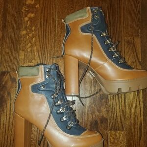 Elegant Tan and Blue Heeled Boots